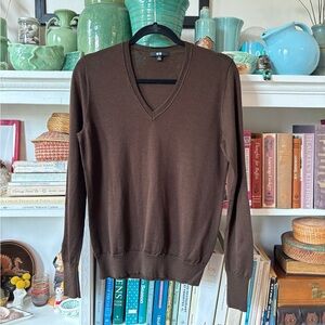 Uniqlo Extra Fine Merino V Neck Long Sleeve Sweater Brown M